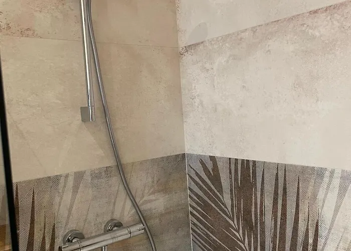 לינה וארוחת בוקר Rosso קליסון